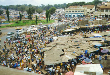  Kumasi, Ghana, 1992. Kumasi has the largest market in Ghana and most of West    Africa. Only a small part of the market is shown in the picture above. Photoby Wayne Breslyn.